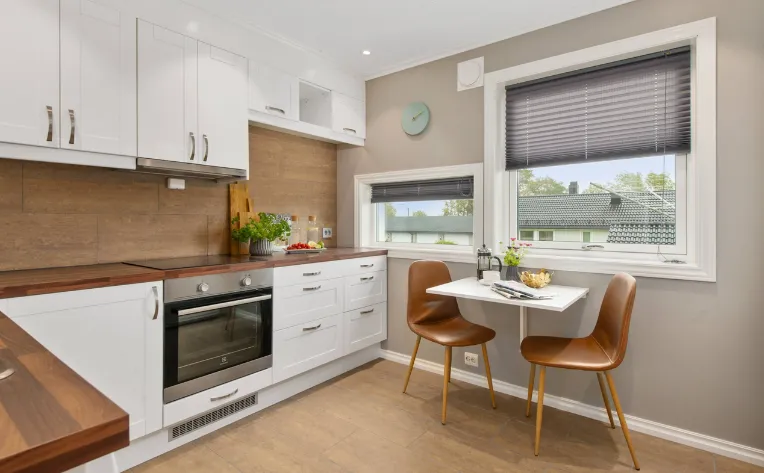 wood kitchen backsplash